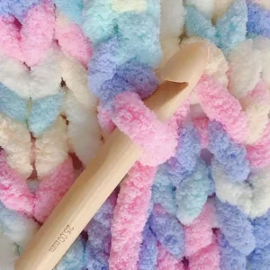 100% Polyester Chenille Fancy Yarn High Strength Soft Fluffy 2 cm Handmade Chunky Yarn 250g