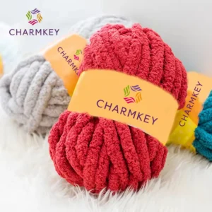 China Suppliers Crotchet Polyester Hand Knitting 250g Balls Thick Blanket Yarn Chunky Chenille Yarns