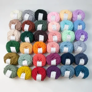 Factory Directly Supply 8ply Eco friendly Sustainable Anti pilling Hand Knitting Weaving Tufting Yarn Crochet 100% Acrylic Yarn