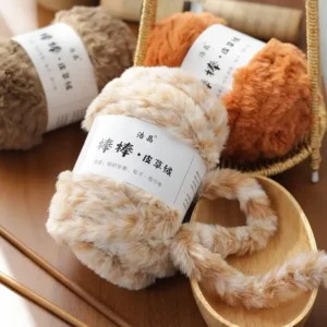 Faux Fur Yarn Super Soft Chunky Fluffy Eyelash Fur Crochet Yarn for Knitting